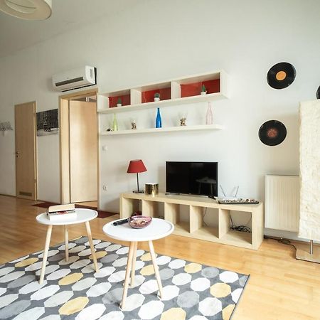 Central Apartment At Gozsdu Court, 60 Sqm, 2 Rooms With 2 Ac, Elevators, Kitchen Budapeste Exterior foto