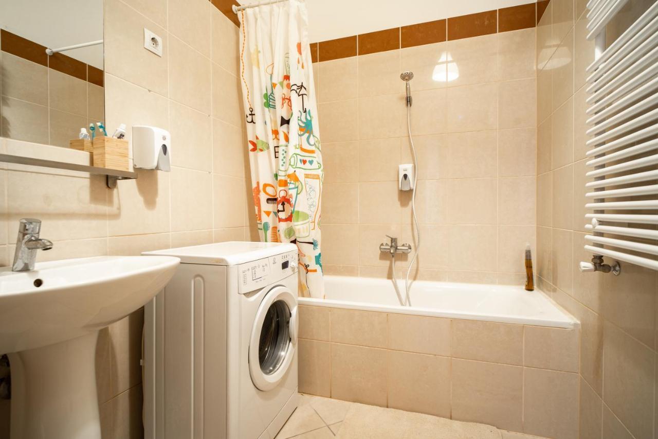 Central Apartment At Gozsdu Court, 60 Sqm, 2 Rooms With 2 Ac, Elevators, Kitchen Budapeste Exterior foto